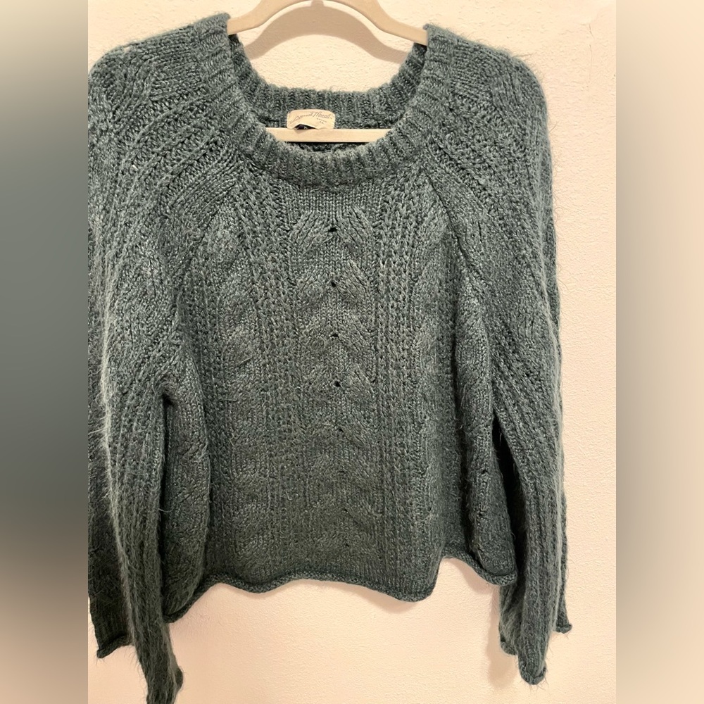 *Women’s XXL Cozy Winter Green Sweater*